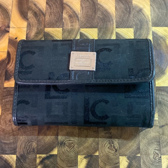 Liz Claiborne wallet - Picture 1 of 4
